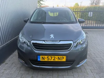 Car image 5