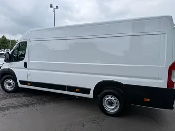 Car image 35