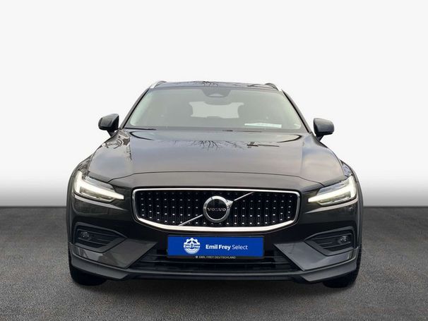 Volvo V60 Cross Country AWD B4 145 kW image number 2