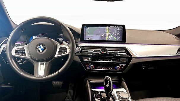 BMW 520d Touring xDrive 140 kW image number 3