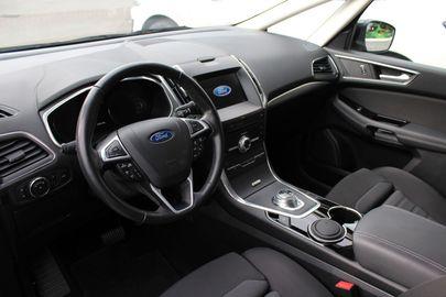 Car image 10