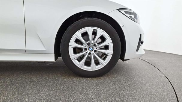 BMW 320d Touring xDrive 140 kW image number 14