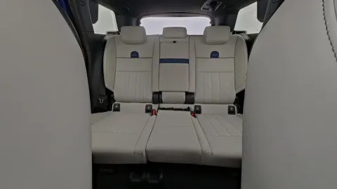 Car image 26