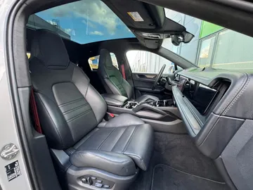 Car image 24