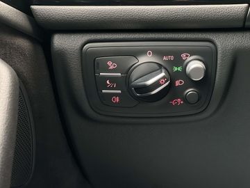 Car image 30