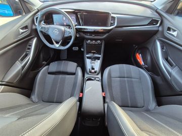 Car image 12