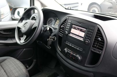 Car image 33