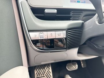 Car image 28