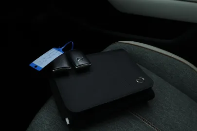 Car image 42