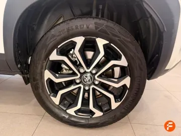 Car image 30