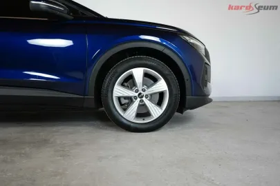 Car image 40