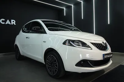 Car image 2