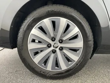 Car image 28