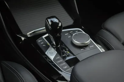Car image 40