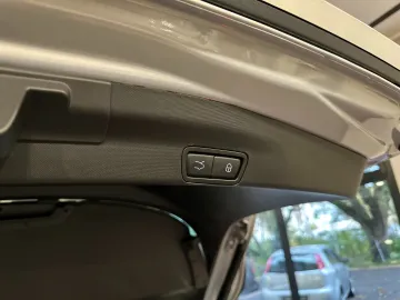 Car image 40