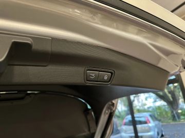 Car image 40