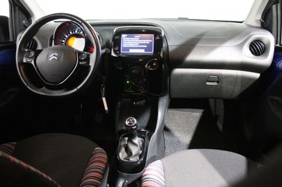 Car image 10