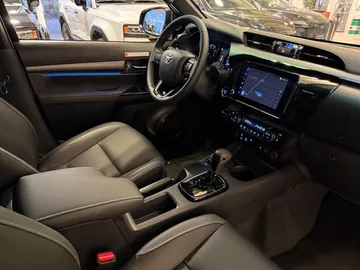 Car image 25