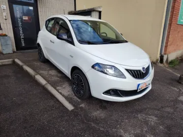 Car image 2