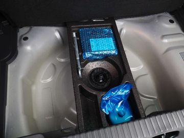 Car image 36