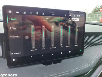 Car image 40