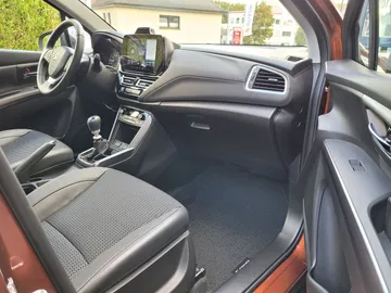 Car image 20