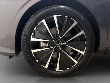 Car image 29