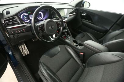 Car image 26