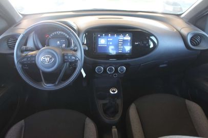 Car image 9