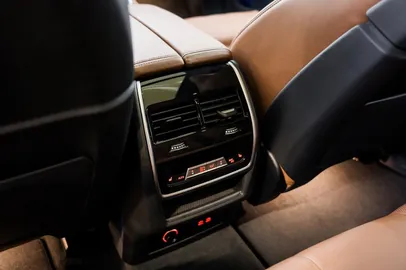 Car image 38