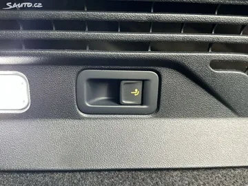 Car image 37