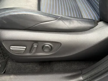 Car image 34