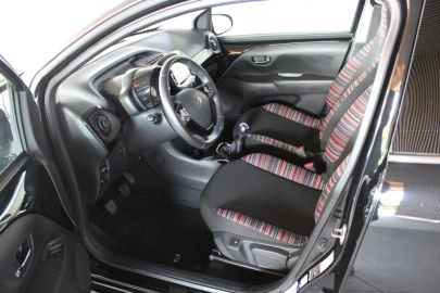 Car image 3