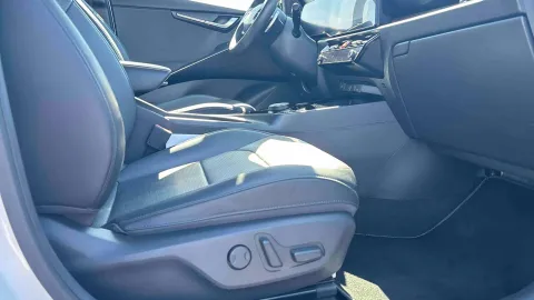 Car image 27