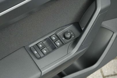 Car image 37