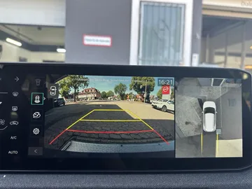 Car image 28