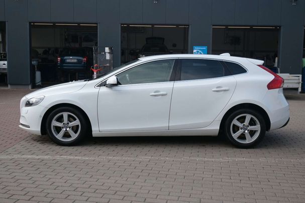 Volvo V40 D2 Momentum 84 kW image number 2