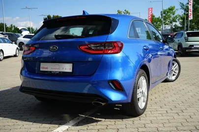 Car image 26