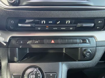 Car image 34