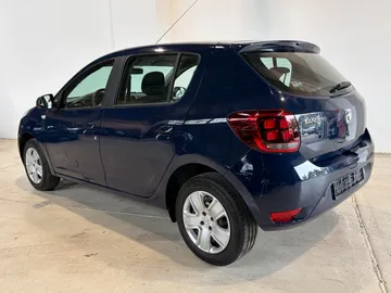Car image 5