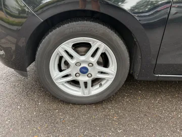 Car image 26