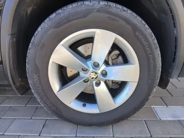 Car image 29