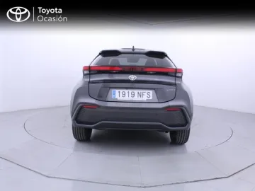 Car image 3