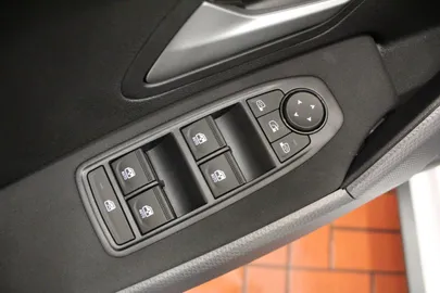 Car image 39