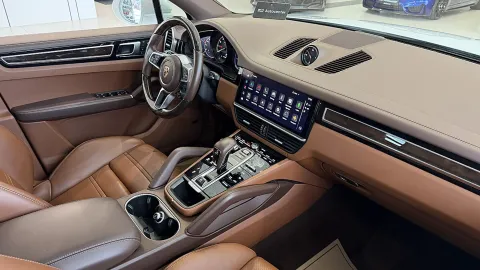 Car image 25