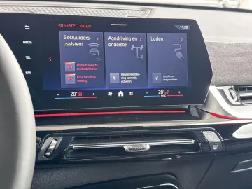 Car image 27