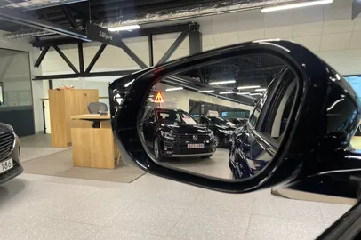 Car image 27