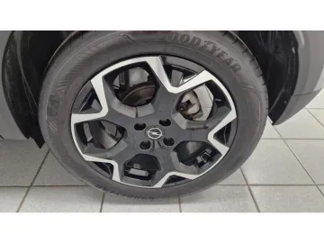 Car image 26