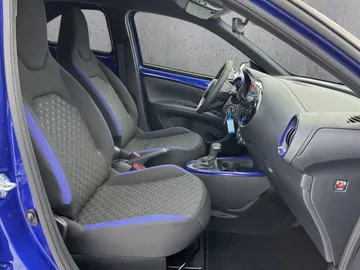 Car image 19