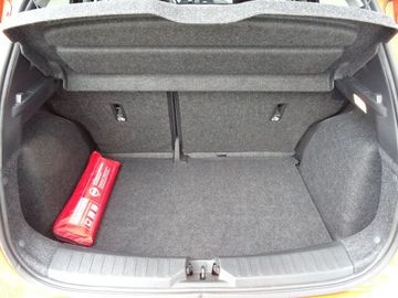 Car image 26